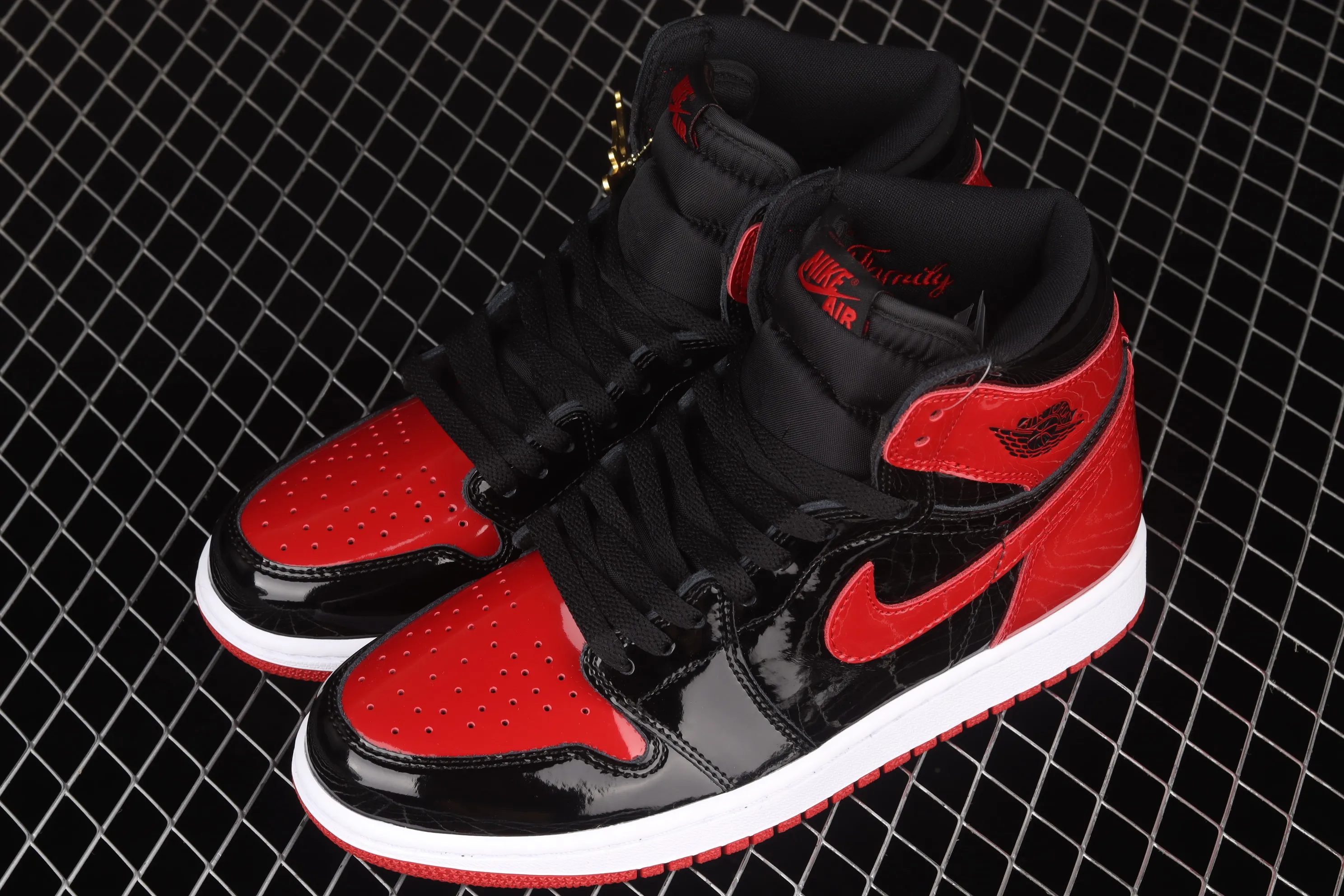 All categories Air Jordan Jordan series basketball shoes Air Jordan 1 High X version Air Jordan 1 High OG "Bred Patent" AJ1 Joe 1 patent leather black and red high-top basketball shoes 555088-063